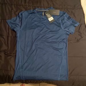 Ten thousand (the light weight shirt) size M